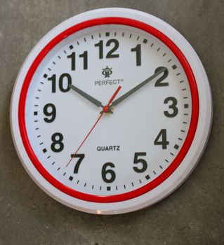 Zegar ścienny Perfect biały z czerwoną ramką FX-5841-Czerwony (3).JPG